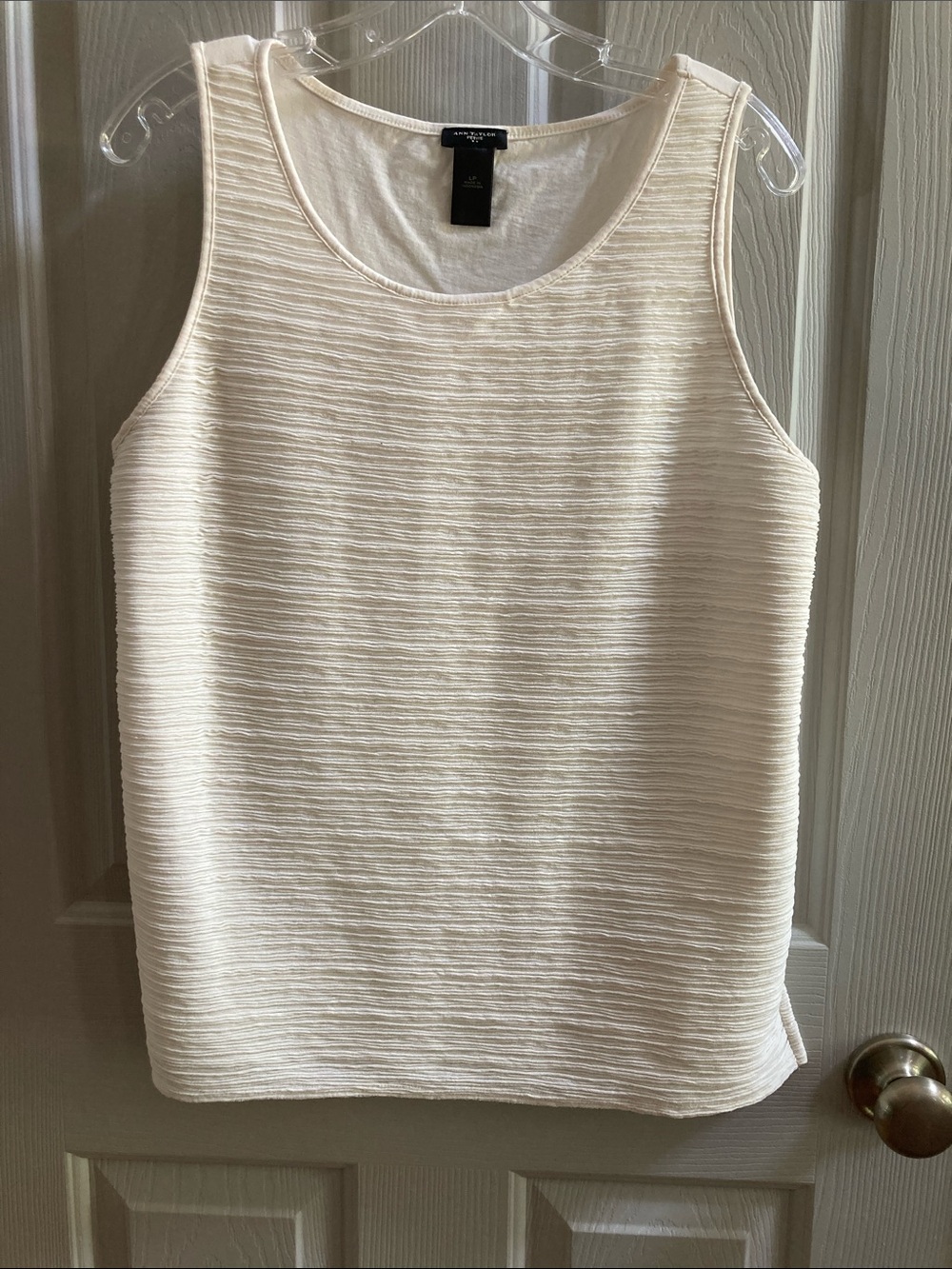 VGUC Ann Taylor Cream Textured Sleeveless Top